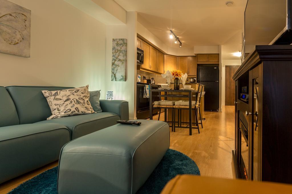 Red Maple Suites - Blue Jays Way Toronto Room photo