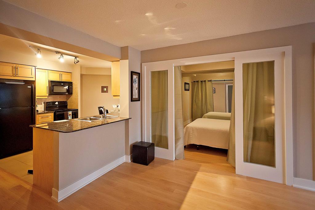 Red Maple Suites - Blue Jays Way Toronto Exterior photo