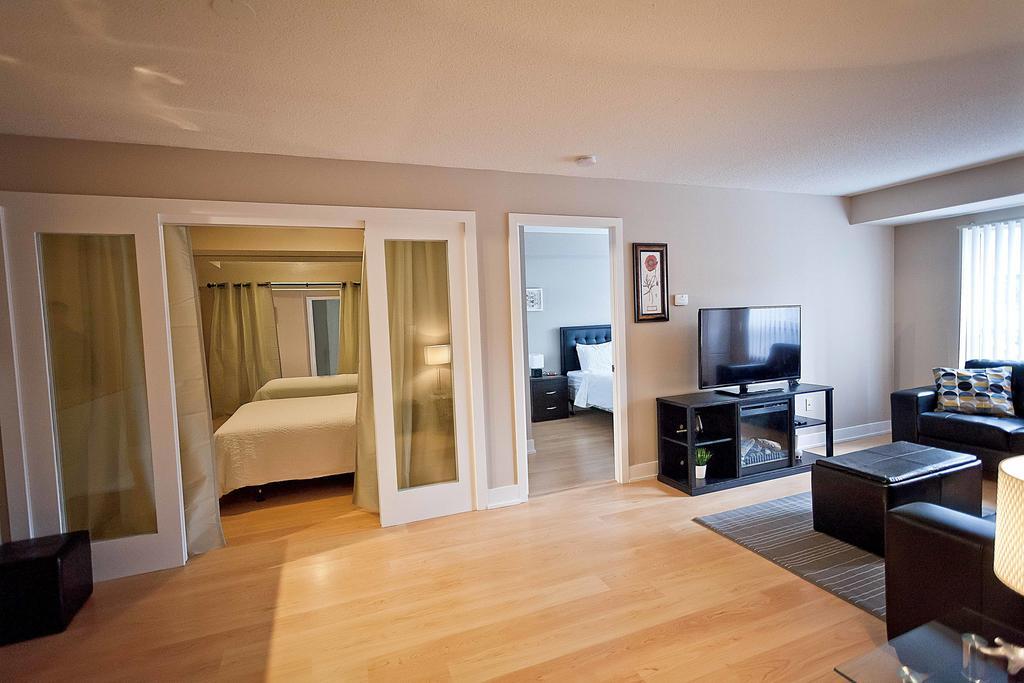 Red Maple Suites - Blue Jays Way Toronto Exterior photo