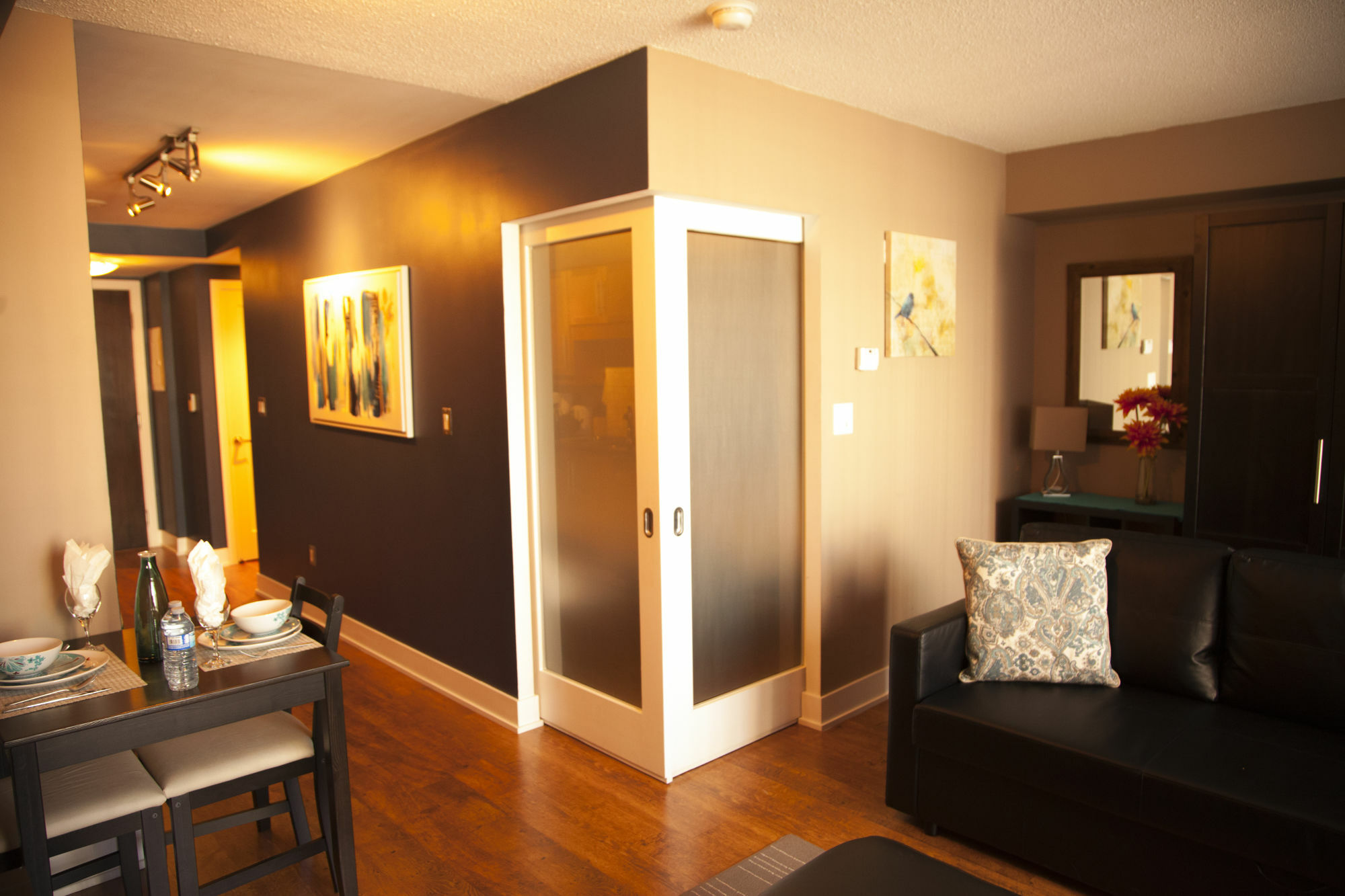 Red Maple Suites - Blue Jays Way Toronto Exterior photo