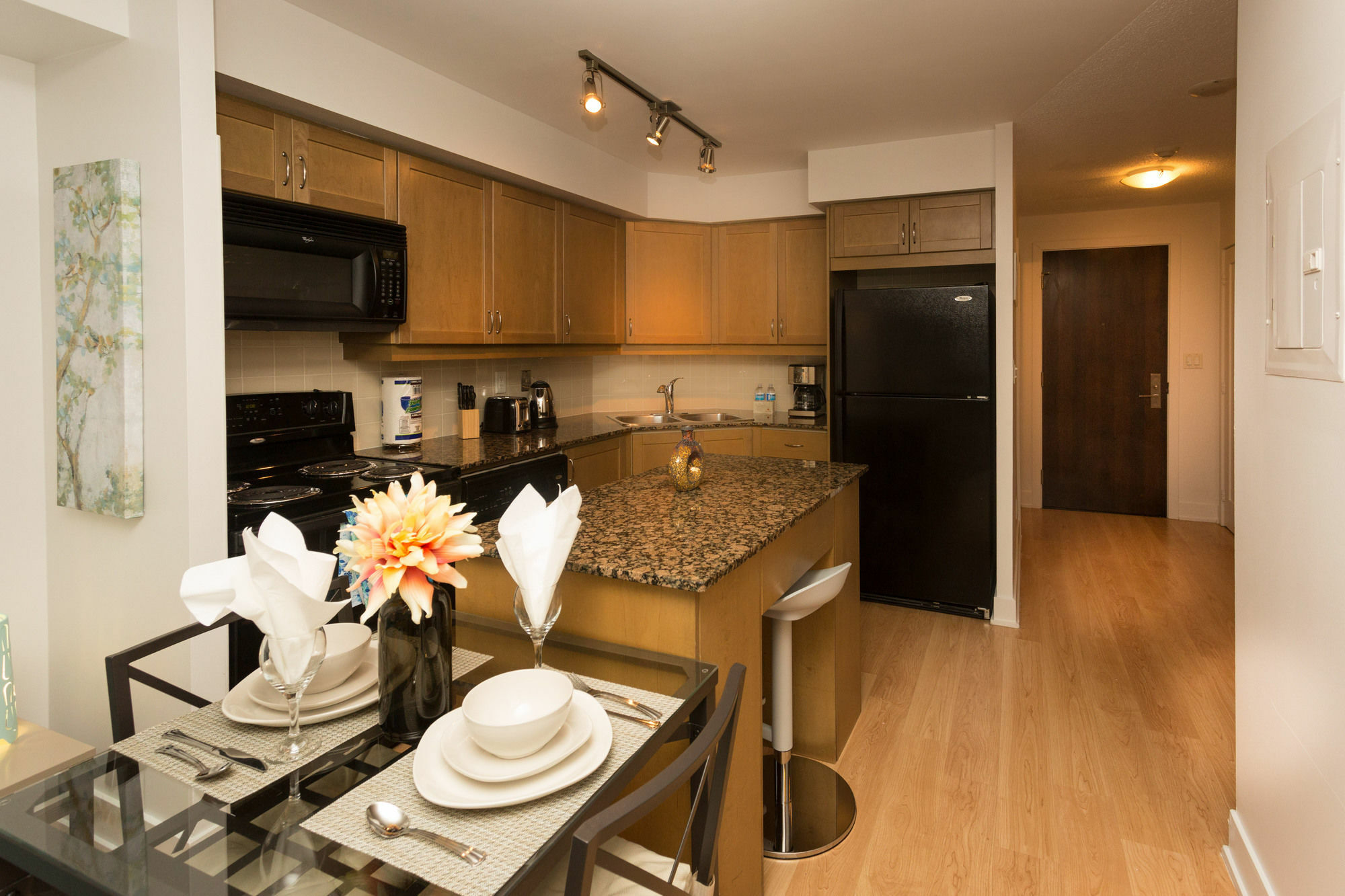 Red Maple Suites - Blue Jays Way Toronto Exterior photo